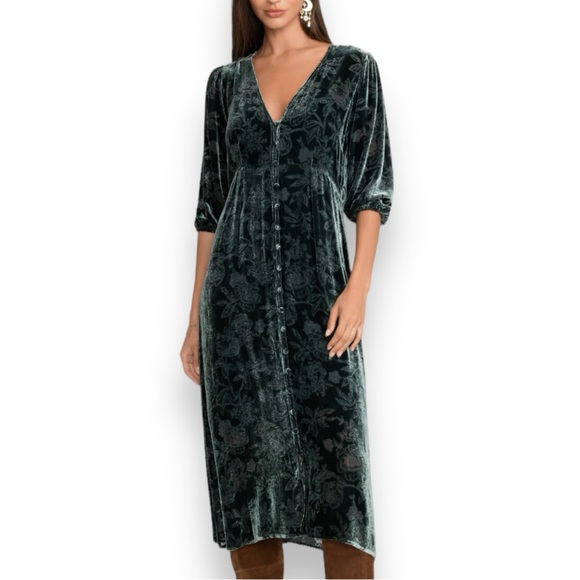 Johnny Was Dresses & Skirts - Johnny Was Emerald Green Natalia Silk MIDI Dress Size Large Like New